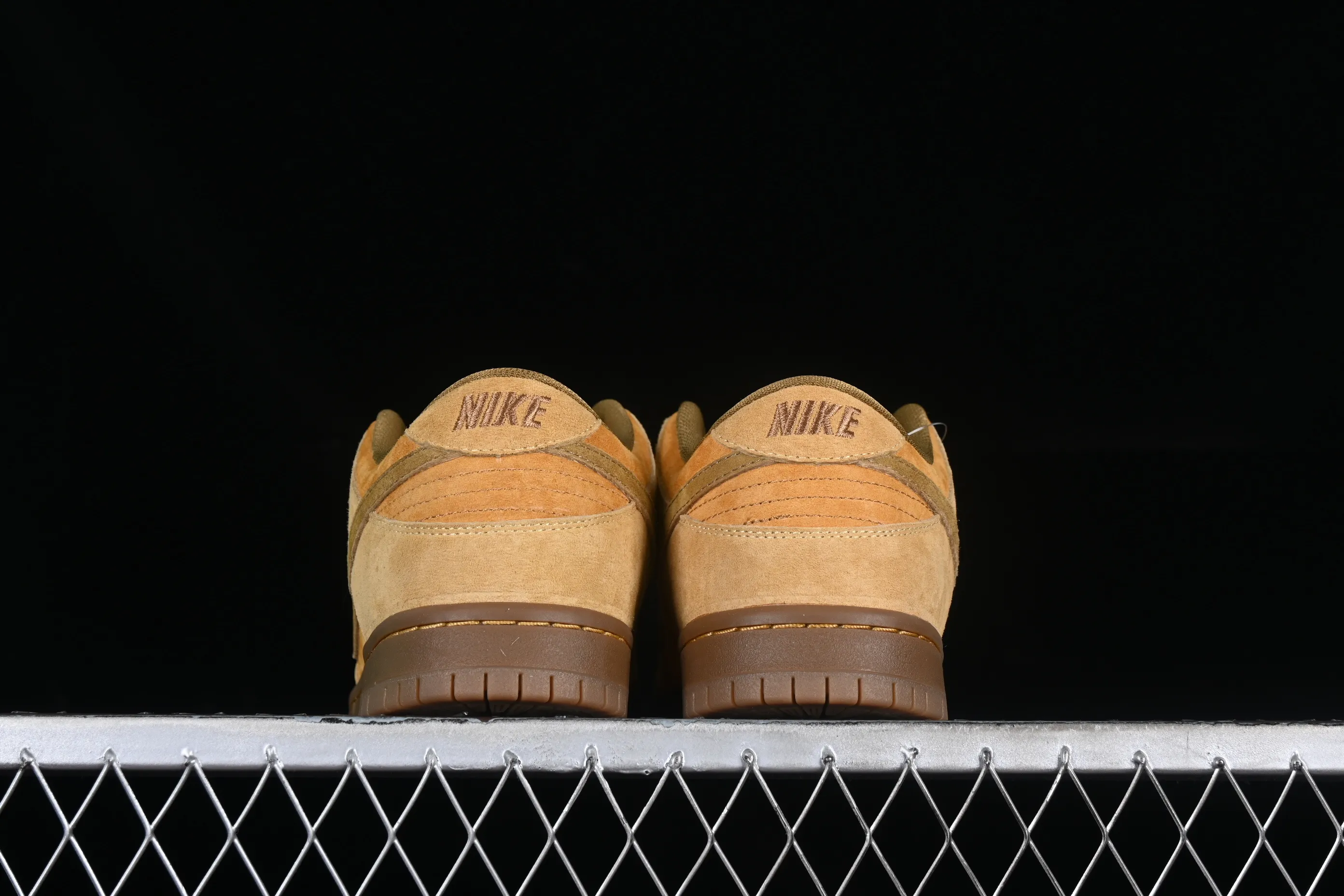 All categories Nk SB Dunk series Nk SB Dunk Low low-top sneakers K version Nk Dunk Low fallen leaf yellow SB low-top sports and leisure sneakers 883232-700